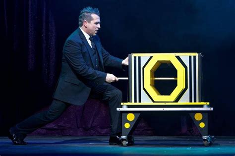 The Impact of Technology on the Magic Spectacle: Enhancing Illusions with Innovation